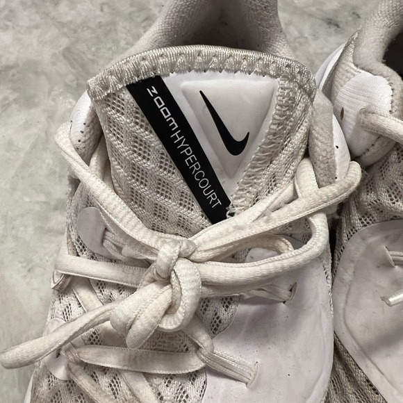 NIKE HyperZoom Court Sneaker size 8 women's - Picture 5 of 9